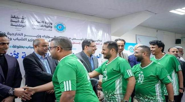 بن مبارك يكرم الفائزين في بطولة المسابقة الثقافية الوطنية لأندية الجمهورية