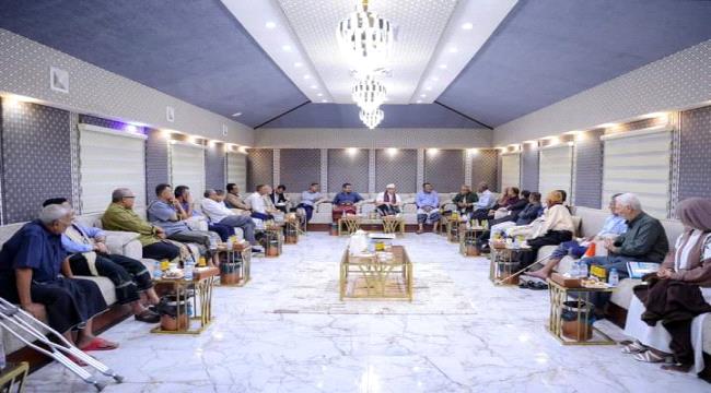 بن مبارك يؤكد على دور المثقفين والأدباء والمفكرين في التنوير ومعركة الوعي