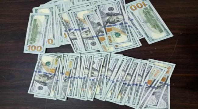 المهرة.. ضبط عصابة بحوزتها "14" ألف دولار مزيفة