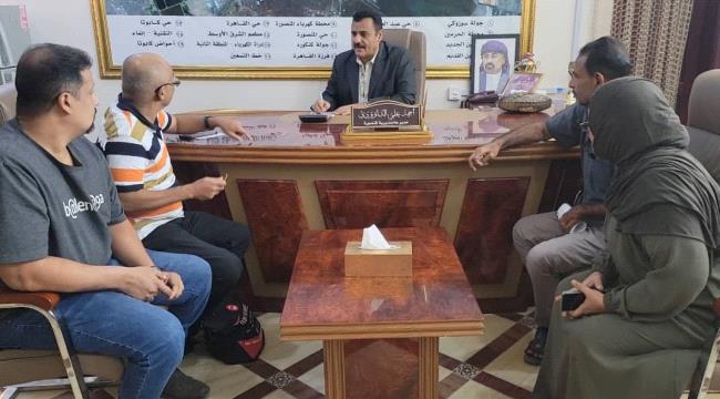 عدن.. توجيهات رسمية بضبط المحال التجارية المتخلفة عن سداد رسوم المهن 