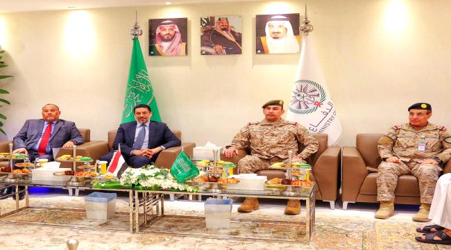 بن مبارك  يزور مقر قيادة القوات المشتركة لتحالف دعم الشرعية