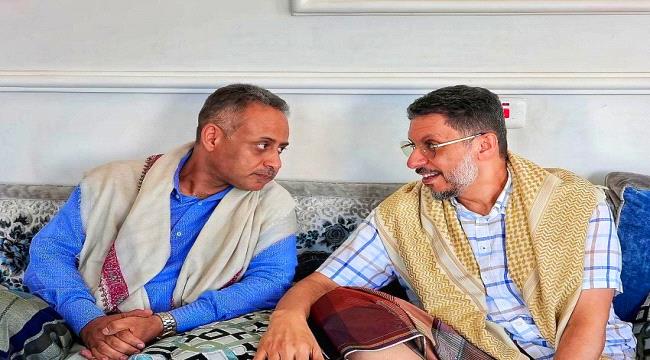 بن مبارك يحضر مجلس عزاء والدة السفير مجيب عثمان