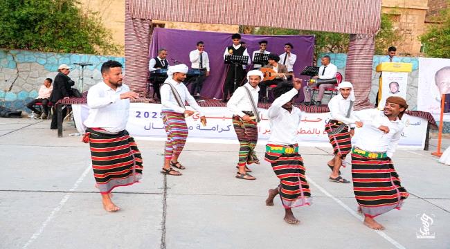 تعز تحتفي بالفنان كرامة مرسال بمهرجان عيدي (صور)