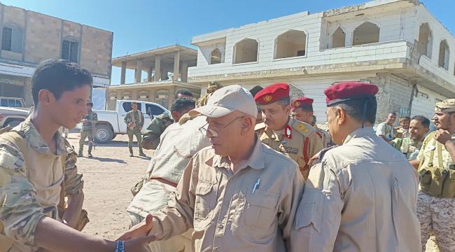 الرئيس الزبيدي يوجه لجنة عسكرية بزيارة ابطال قواتنا المسلحة بجبهتي كرش وحُمالة الحدوديتين