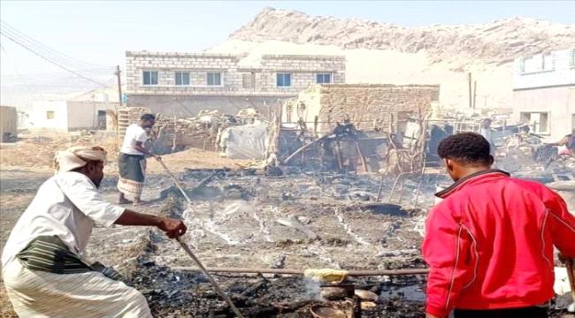 حضرموت.. اندلاع حريق هائل في مدينة ميفع التهم منزل مواطنا مدنيا