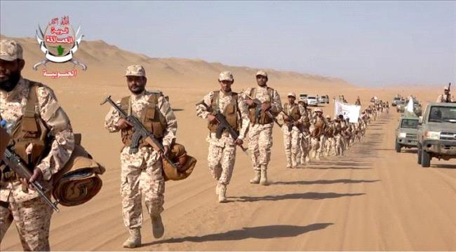 قوات العمالقة الجنوبية تنفذ مسيرا عسكريا وتؤكد تعزيز الجاهزية الميدانية لمنتسبيها (صور)