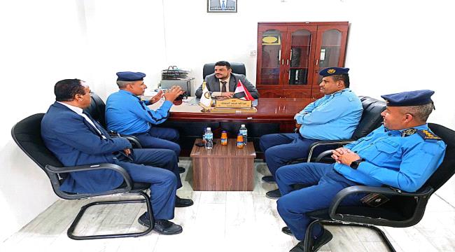 هيئة النقل البري وشرطة السير بتعز تناقشان التحضيرات لأسبوع المرور العربي
