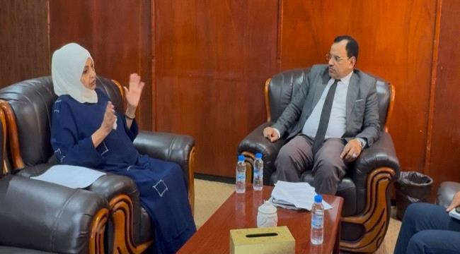 الوزير "السقطري" يطلع على الأعمال التحضيرية لإنعقاد ورشة إنتاج "البن"