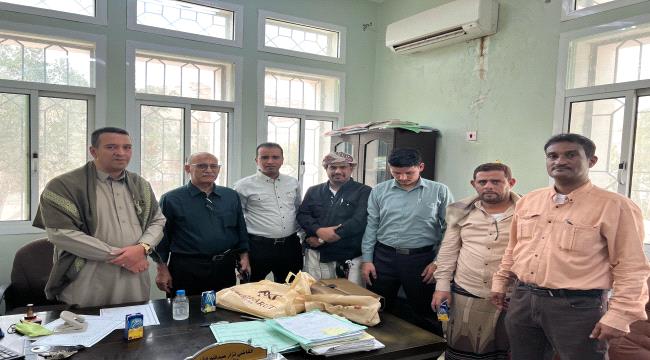 خلال زيارة تفقدية لنيابات الساحل.. رئيس نيابة استئناف "حضرموت" يشدد على الانضباط الوظيفي