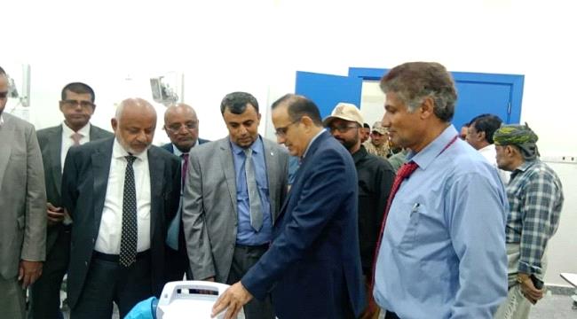 الخوخة.. وزير الصحة ومحافظ الحديدة يطلعان على مستوى التجهيزات في مستشفى محمد بن زايد