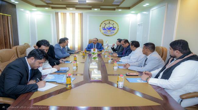 وزير النقل اليمني يناقش مع قيادة المهرة سبل تطوير القطاعات ويؤكد أولوية دعم المشاريع الاستراتيجية
