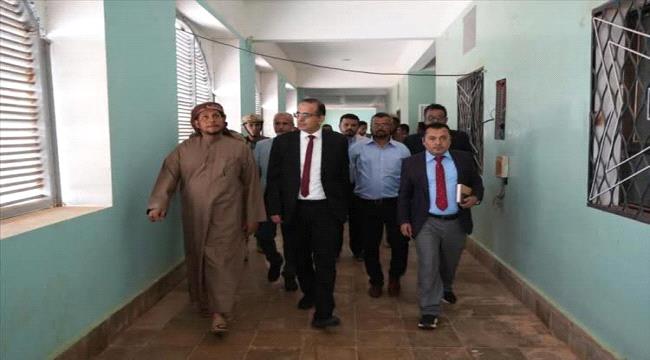 وزير الصحة ومحافظ سقطرى  يتفقدان المرافق الصحية في أرخبيل