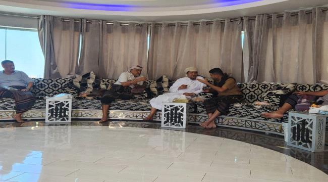 عدن.. الشيخ طلال بن غازي يستقبل الأمين العام للمجلس المحلي في محافظة المهرة