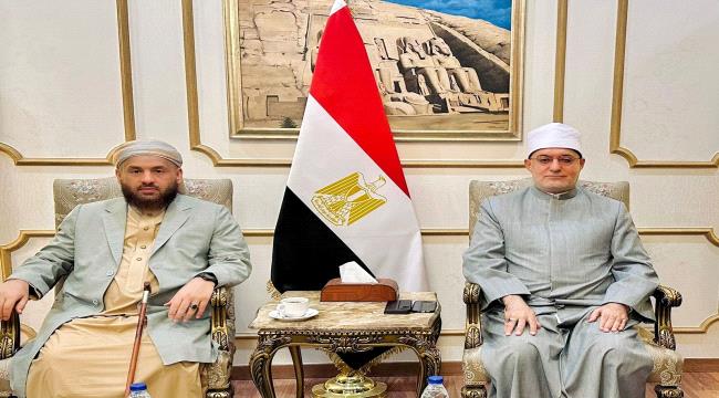 وزير الأوقاف والإرشاد اليمني يصل إلى القاهرة للمشاركة في ندوة دولية