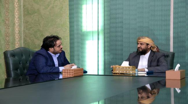 وزير الكهرباء يستعرض الإصلاحات الهادفة إلى تعزيز التوليد في عدن