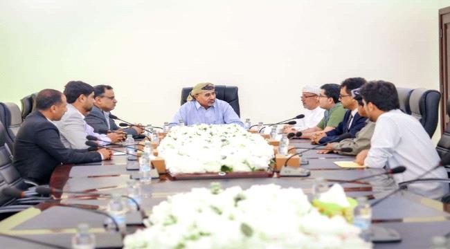 الرئيس الزبيدي يطّلع على جهود تطبيع الأوضاع في المهرة وسقطرى