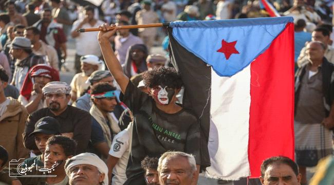 استدعاء التحالف العربي لمواجهة شريك ميداني رئيسي في اليمن يعد ابتزازا سياسيا خطيرا