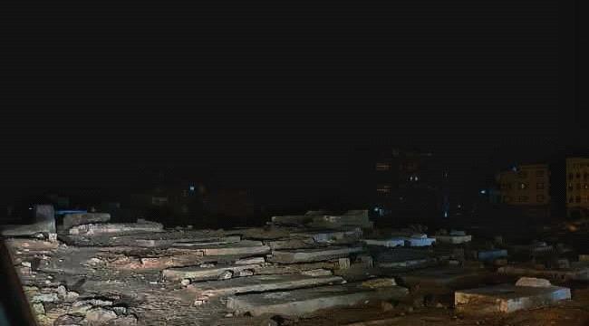 ناشط يدعو لإنارة مقبرة أبو حربة وسط إهمال السلطة المحلية ووزارة الأوقاف