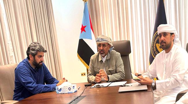 الزُبيدي يترأس اجتماعًا موسعًا للقيادات العسكرية والأمنية