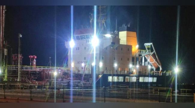 كهرباء  عدن تعلن بدأ تفريغ شحنة الديزل الاسعافي لتشغيل المحطات
