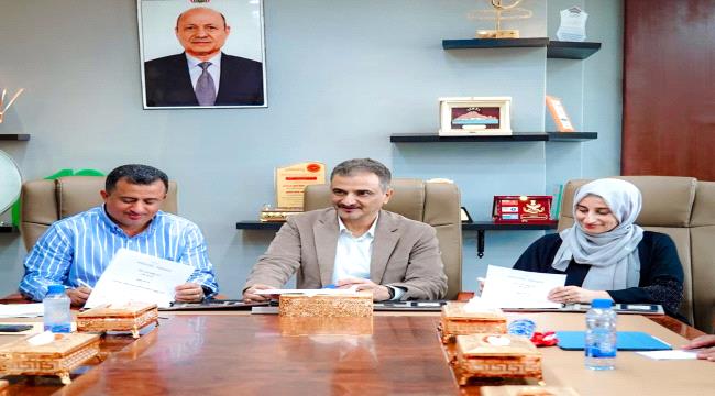 محافظ عدن يوقع مذكرتي تفاهم مع "يمن إيد" لدعم المياه والكهرباء