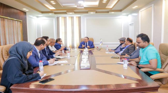 وزير النقل يناقش تنفيذ مشروع مركز صيانة إقليمي في مطار عدن