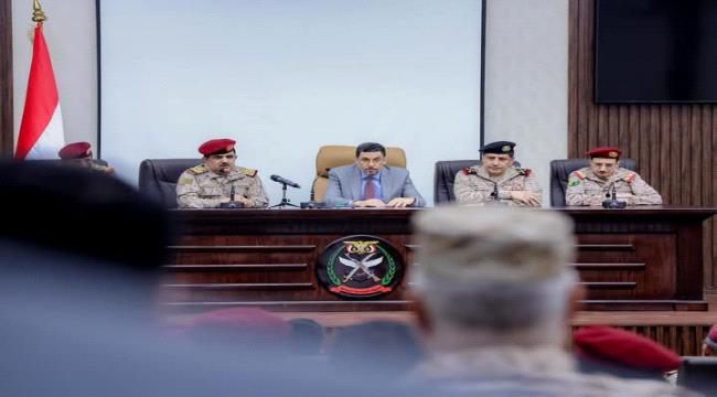 وزارة الدفاع تصدر تعميماً صارماً لمعالجة ظاهرة الازدواج الوظيفي(وثيقة)