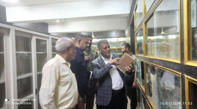 باحث عدني يزور محكمة إستئناف عدن للكشف عن هذا الأمر