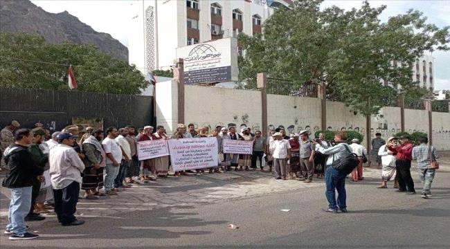 ملاك أراضي الممدارة يطالبون محافظ عدن بالتدخل لاستئناف أعمالهم المتوقفة