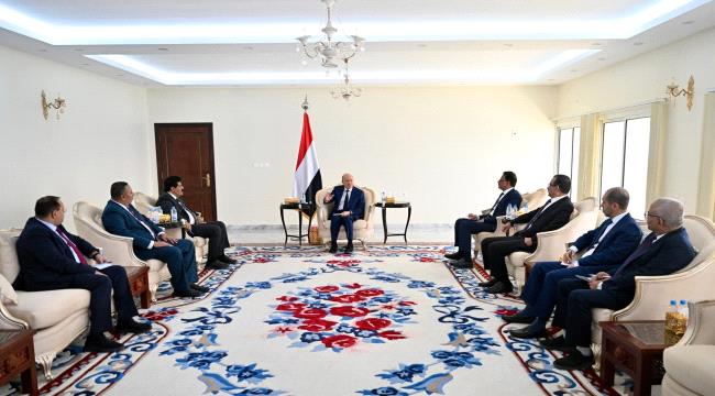 اليمن.. رئيس مجلس القيادة يستقبل قيادات المكتب السياسي للمقاومة