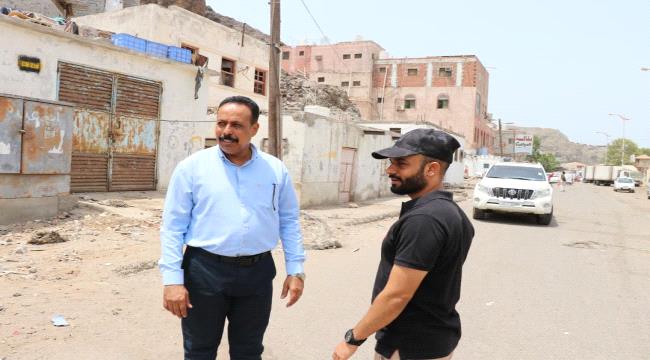 رئيس صندوق صيانة الطرق يتفقد عددًا من شوارع مديرية صيرة بعدن