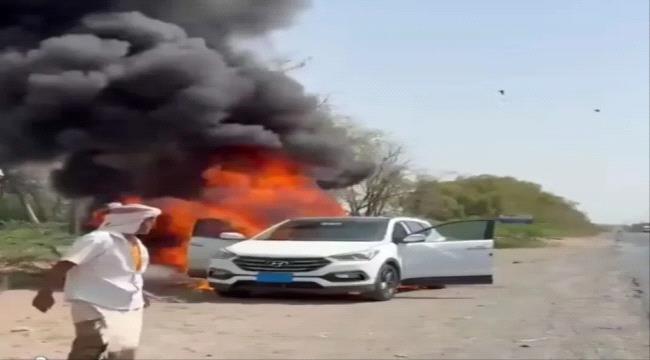 انفجار سيارة في الحديدة يسفر عن نشوب حريق هائل أوقف حركة السير