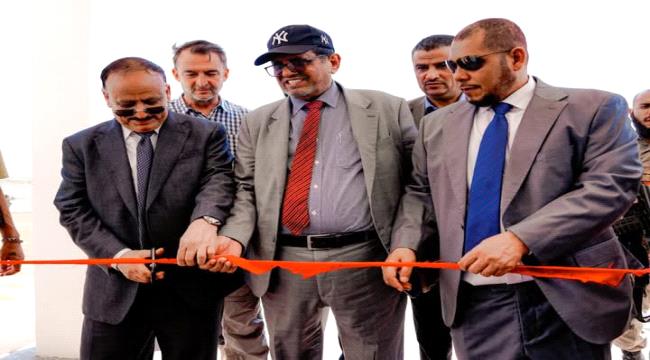 وزير النقل يفتتح مطار "عبدالكوري" في أرخبيل سقطرى