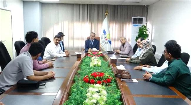 وزير الصحة يرأس اجتماعا متعدد الجهات في مطار عدن