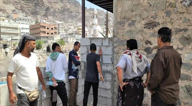 أمان: "تنفيذ عملية ازالة مبنى مخالف بجوار مبنى أثري في عدن يعد انتصاراً مهماً لحماية التراث المعماري العدني"