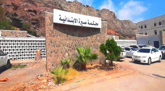 محكمة صيرة تقضي بإعدام المدان بقتل الشاب أكرم عادل رمياً بالرصاص