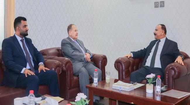 وزير النقل يستقبل رئيس هيئة الشؤون الخارجية والمغتربين في المجلس الانتقالي ونائبه