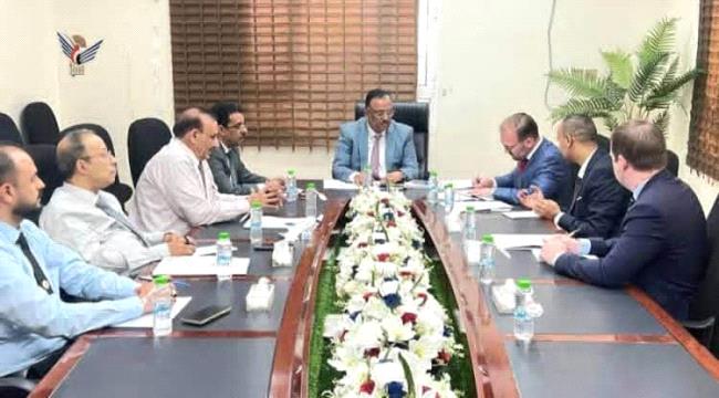 عدن.. رئيس مصلحة الجمارك يلتقي مساعد المبعوث الأممي لبحث تطوير وتعزيز الإجراءات الجمركية في اليمن