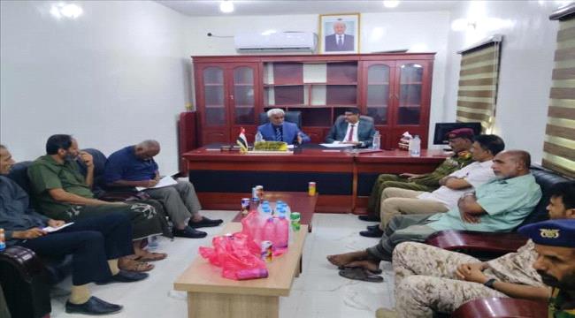 مدير عام جمرك شحن يناقش مع الجهات الأمنية آلية ضبط تهريب العملة