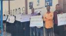 عدن.. وقفة احتجاجية أمام ديوان المحافظة للمُطالبة باستئناف نشاط هيئة الأراضي وصرف مستحقات موظفيها وم ...