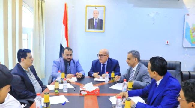اجتماع في عدن يضع آلية لمعالجة المشاريع المتعثرة