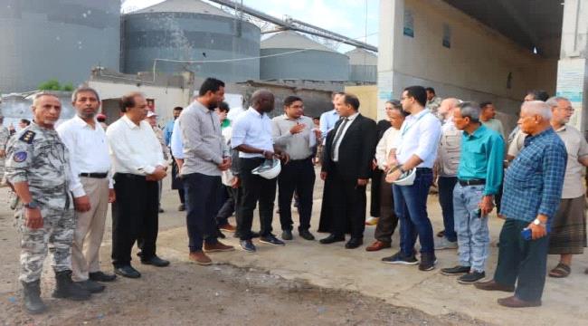 وفد من البنك الدولي يزور مركز الإنزال السمكي 