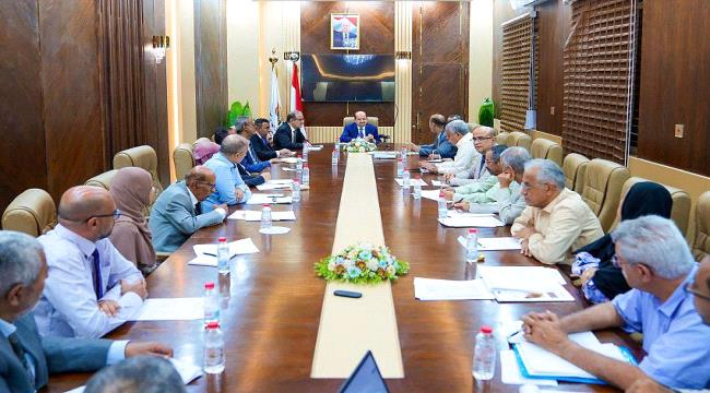 رئيس الحكومة اليمنية يترأس الاجتماع الدوري للمجلس الطبي الأعلى