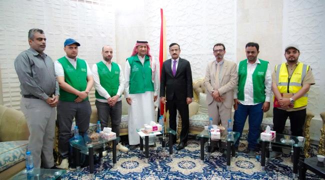 محافظ شبوة يستقبل الفريق الهندسي للمركز السعودي لإعادة إعمار اليمن