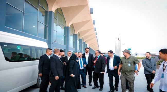 وزير النقل يتفقد سير العمل ومستوى الأداء في مطار عدن الدولي