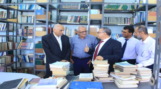 رئيس جامعة عدن يتفقد مركز الظفاري والمكتبة المركزية