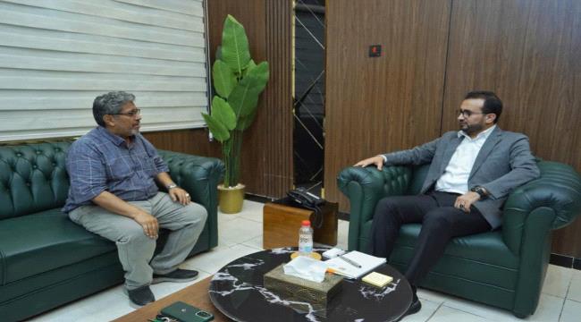 وزير الخدمة المدنية يبحث مع رؤساء جامعات لحج وأبين وذمار ملف التسويات