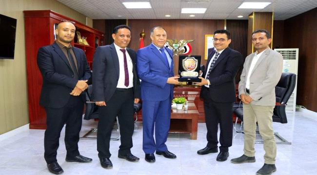 تكريم وزير الصناعة نظير جهوده في تعزيز منظومة مكافحة غسل الأموال وتمويل الإرهاب