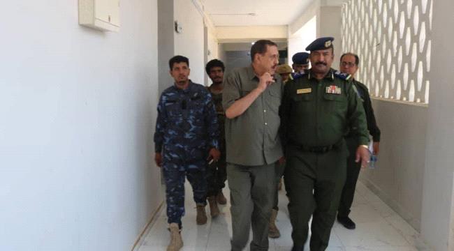اللواء قائد عاطف يتفقد إدارة أمن عدن