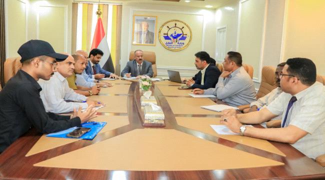 وزير النقل اليمني يترأس اجتماعا موسعا لمدراء مكاتب النقل في المحافظات المحررة